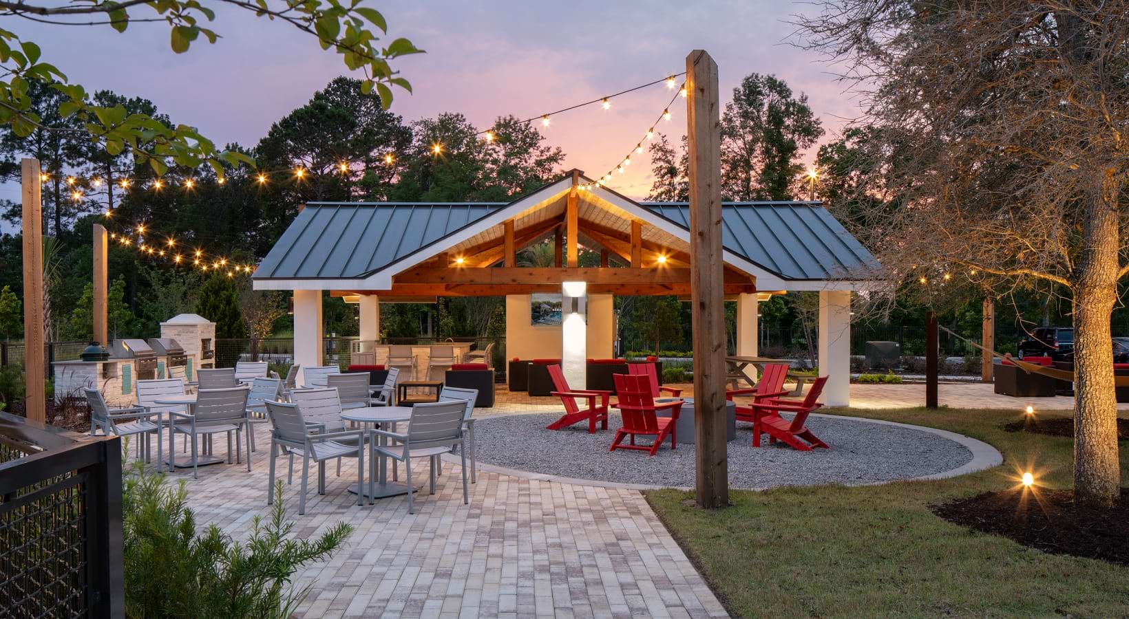 Aventon-Soraya-dusk-park-two