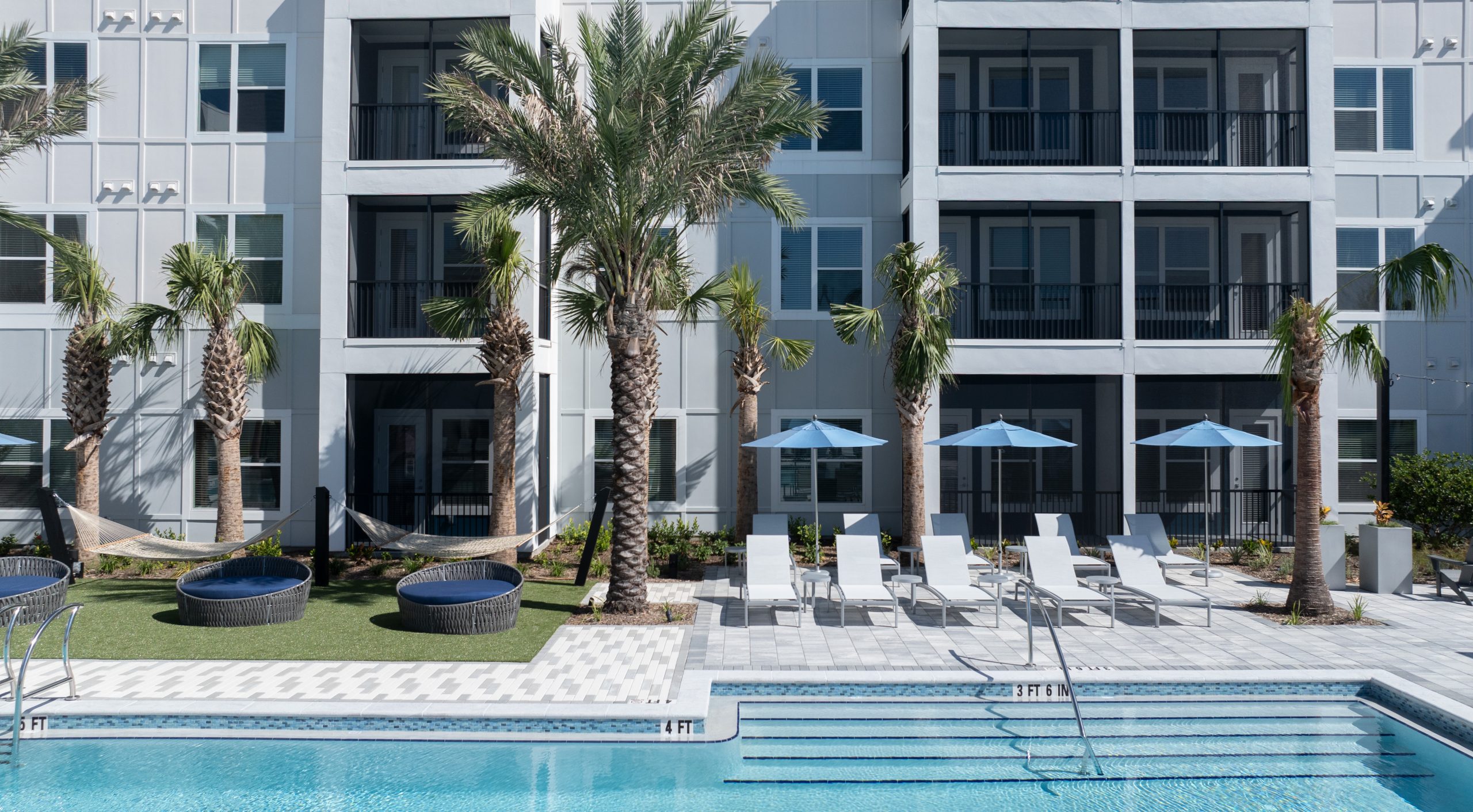 03-Aventon-Opal-Pool-Courtyard