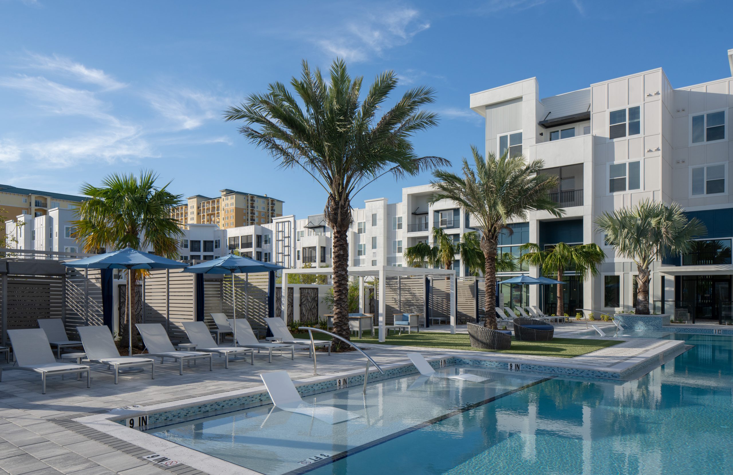 04-Aventon-Opal-Pool-Courtyard