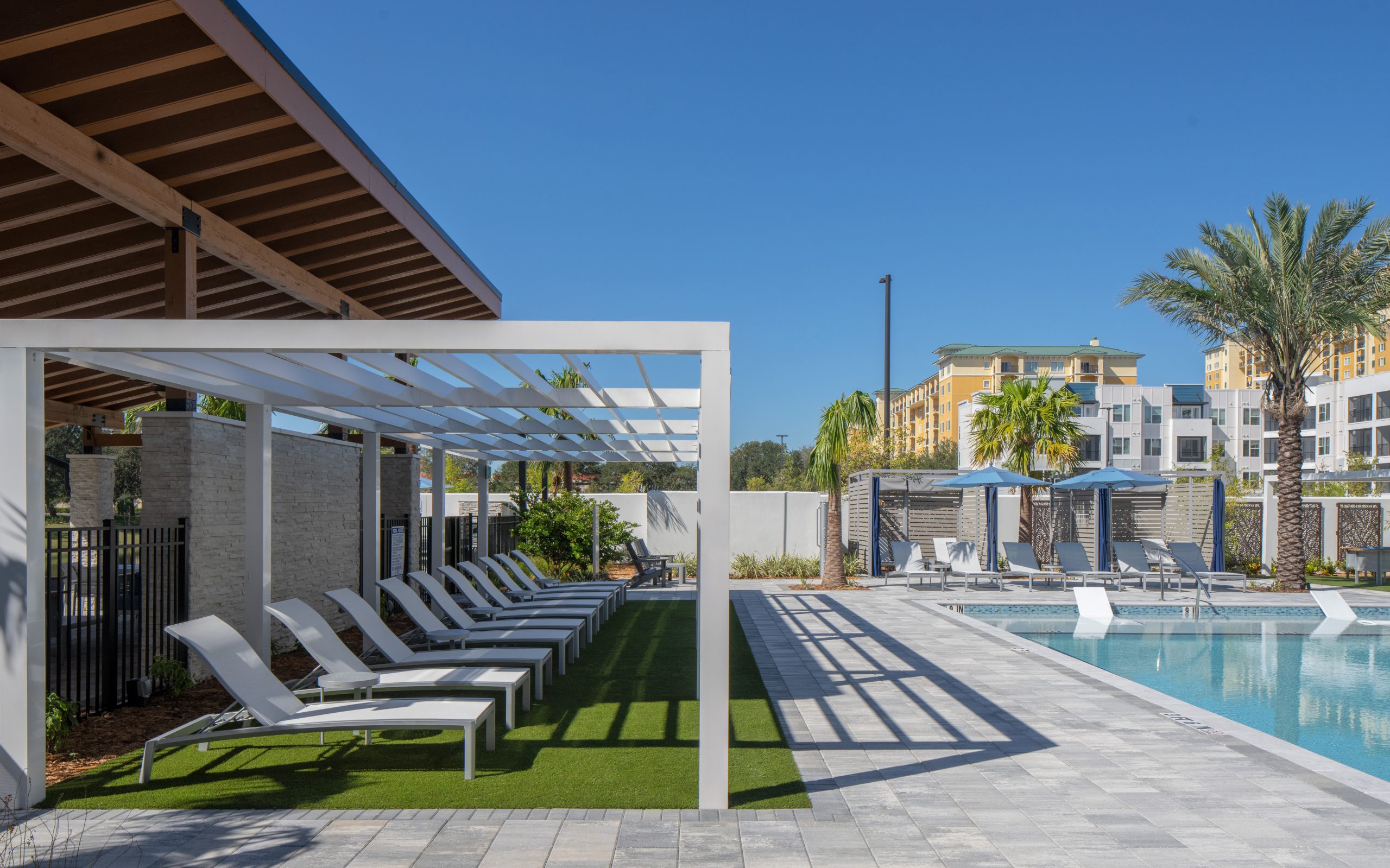05-Aventon-Opal-Pool-Courtyard
