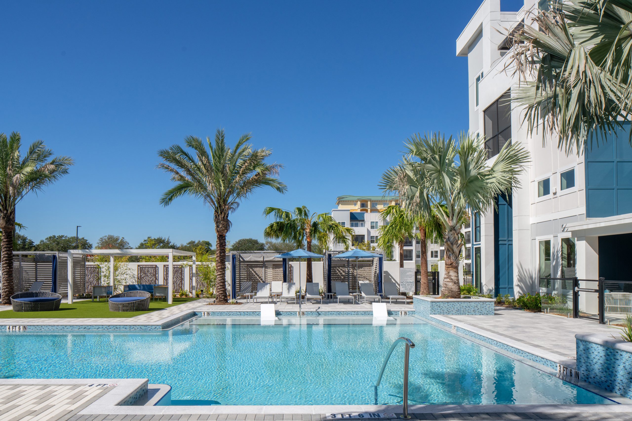 06-Aventon-Opal-Pool-Courtyard