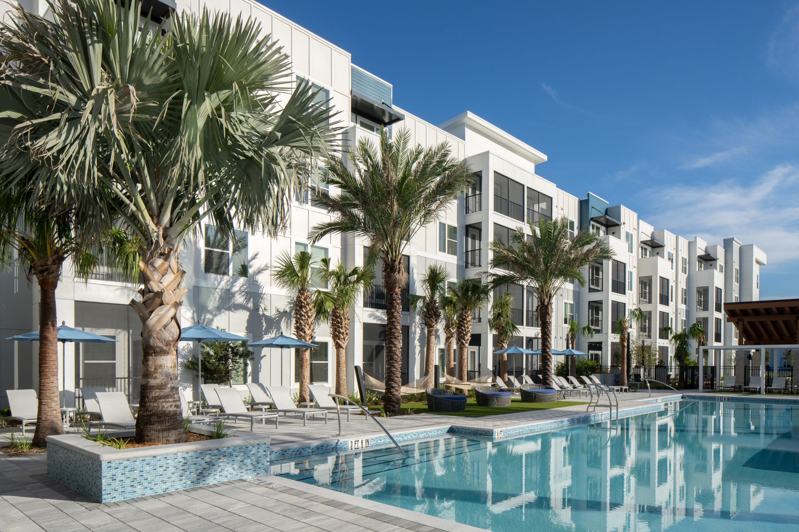 08-Aventon-Opal-Pool-Courtyard