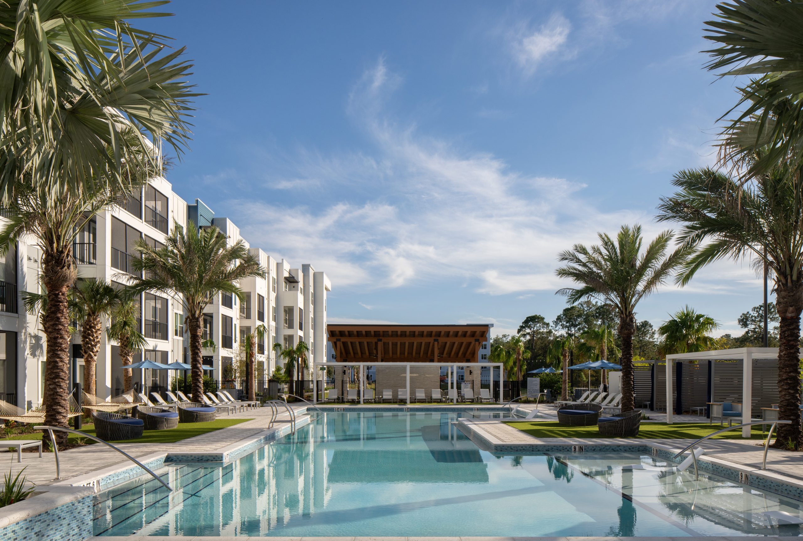 09-Aventon-Opal-Pool-Courtyard