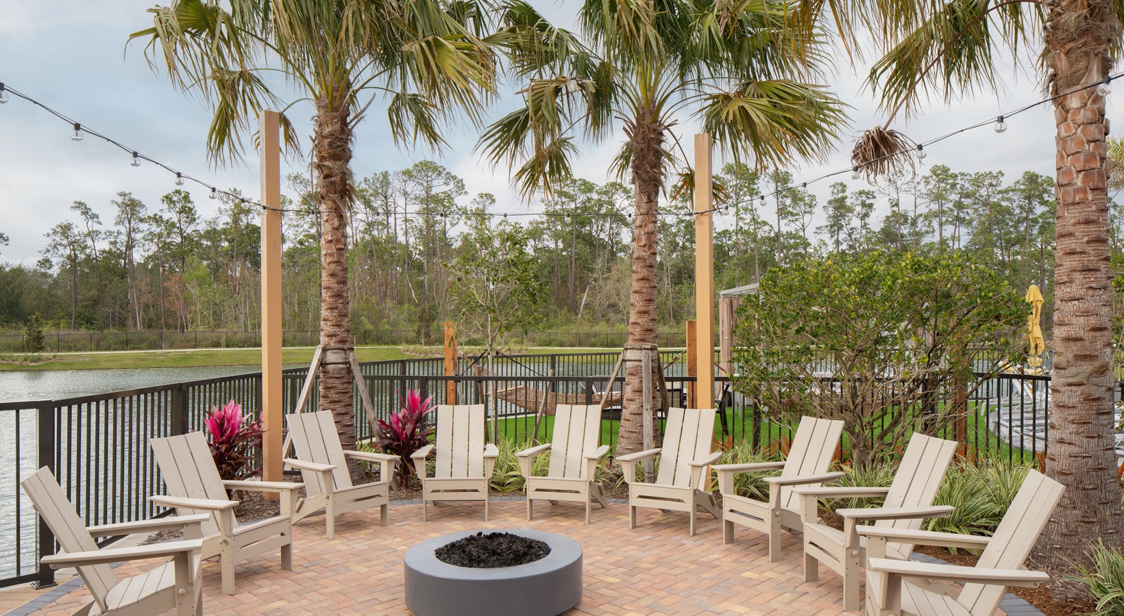 30-Aventon-Isabelle-Firepit