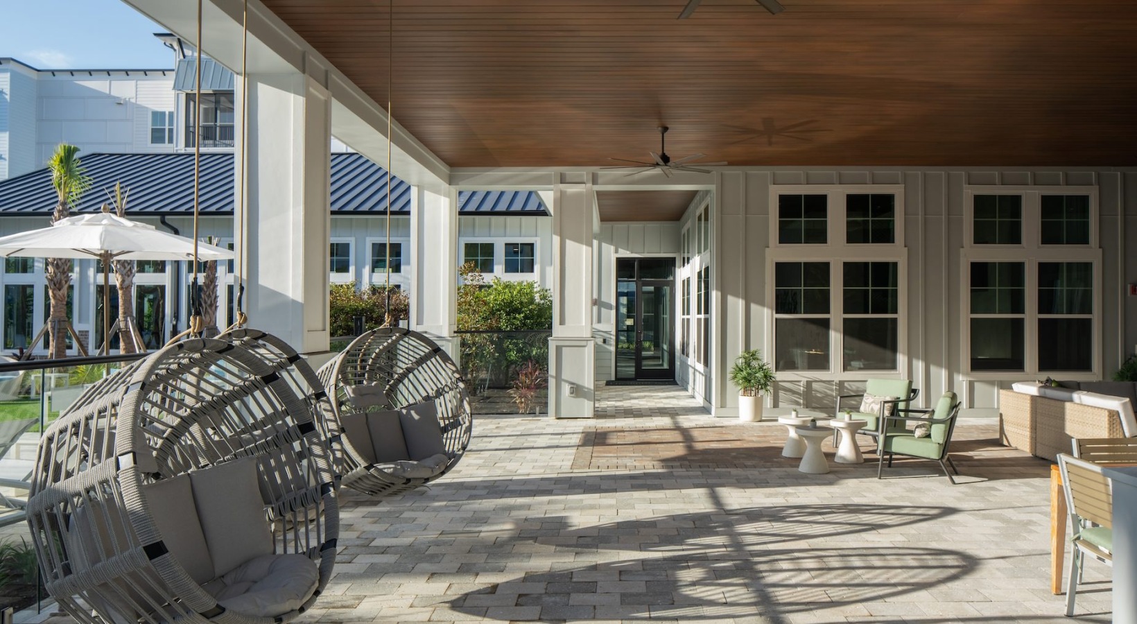 34-Aventon-Highgrove-Outdoor-Lounge1