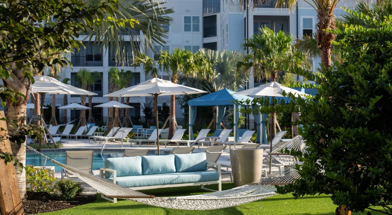 50-Aventon-Highgrove-Hammock-Garden2