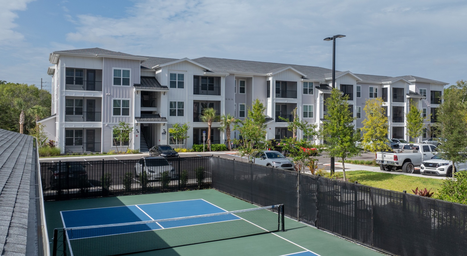 Aventon-Isabelle-Pickleball-Court