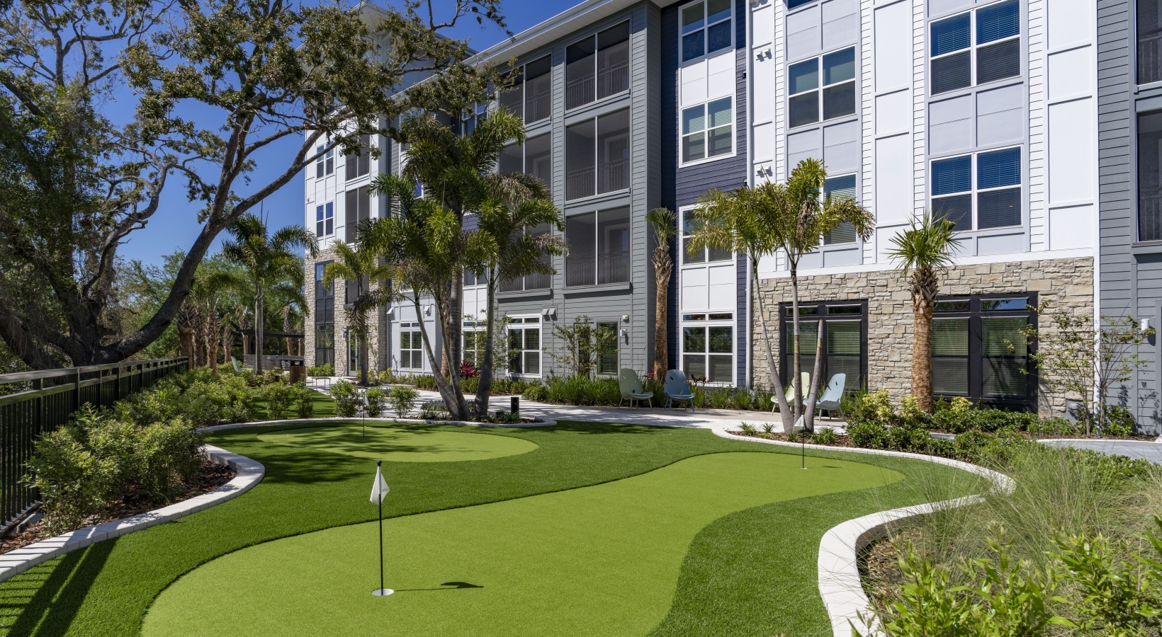 The_Sarah_3-11-25_003-3-63576b498f0e63378c3728f73b8f4f27