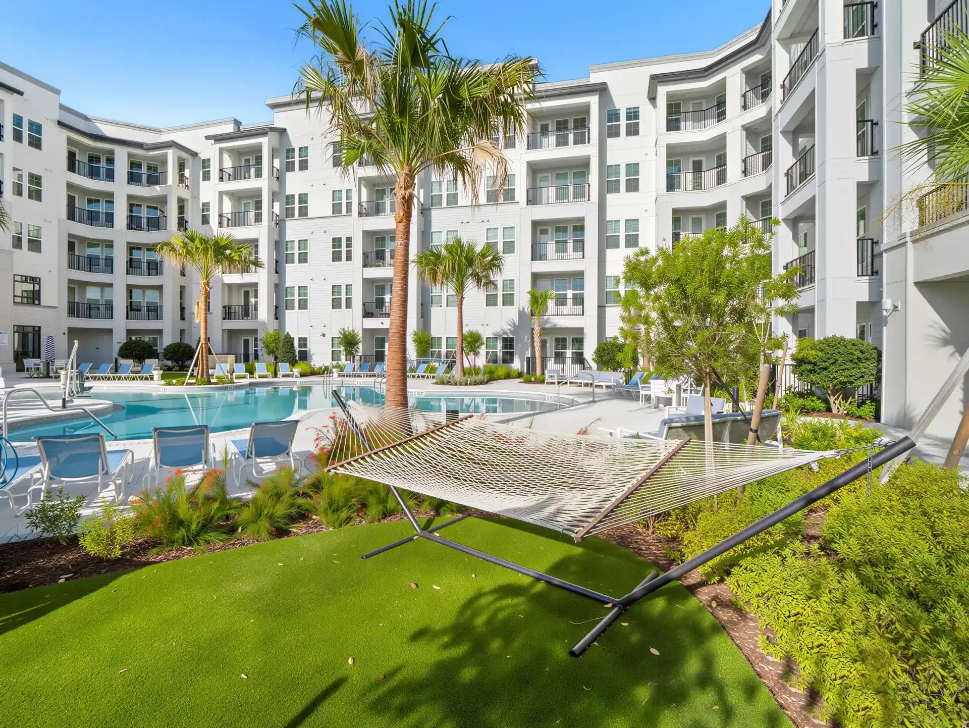 pool-area-4-tides-at-palm-bay-1920×1442