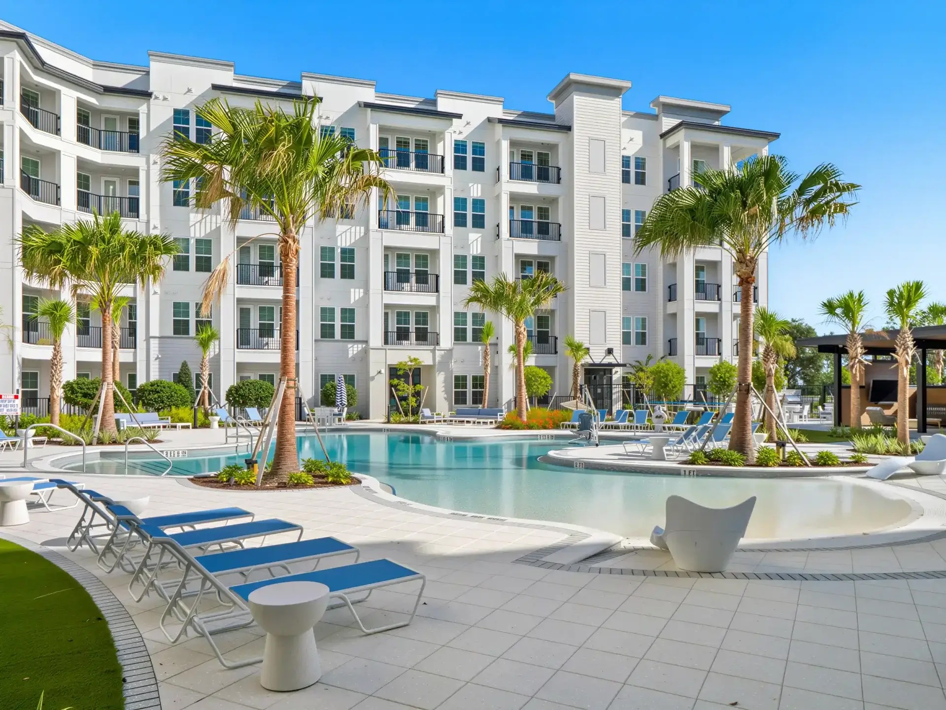 pool-area-7-tides-at-palm-bay-1920×1442
